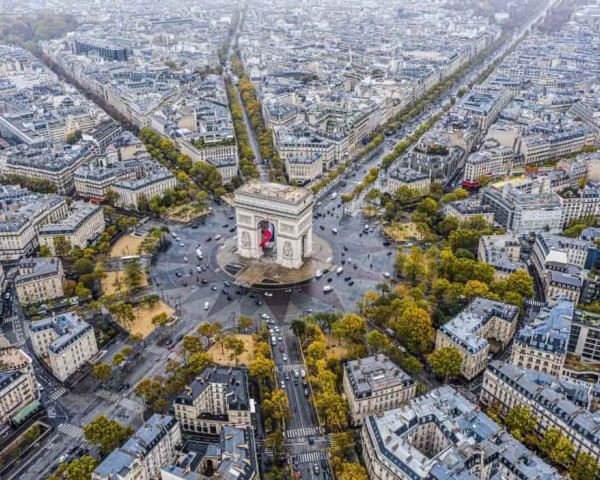 Число туристів у Парижі трішки зменшилось