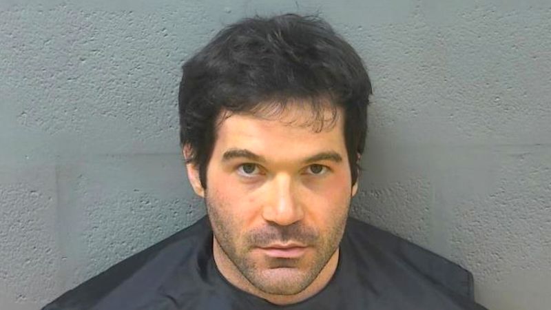 Службовець авіакомпанії засуджений до 18,5 років за незаконне відеозйомку дівчат у туалеті літака