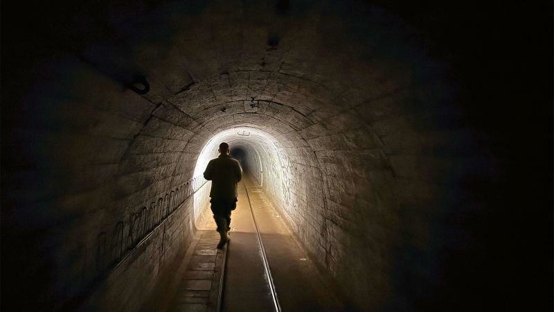 Таємниці підземного міста: як нацисти створили притулок для солдатів, а тепер – туристичну атракцію