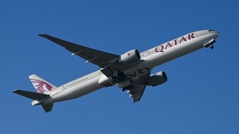 “П’ять жінок отримали право подати позов проти Qatar Airways через насильницькі обстеження в пошуках матері, яка залишила дитину”
